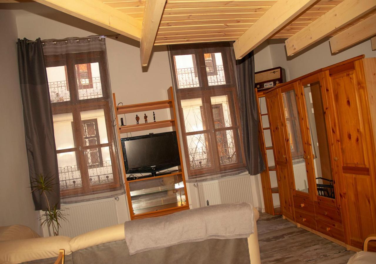 Western Apartman Boedapest Buitenkant foto