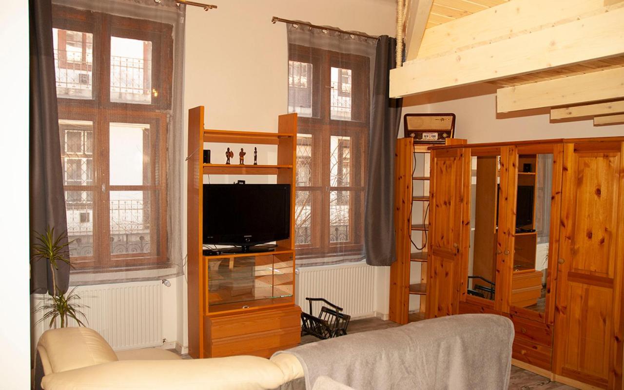 Western Apartman Boedapest Buitenkant foto