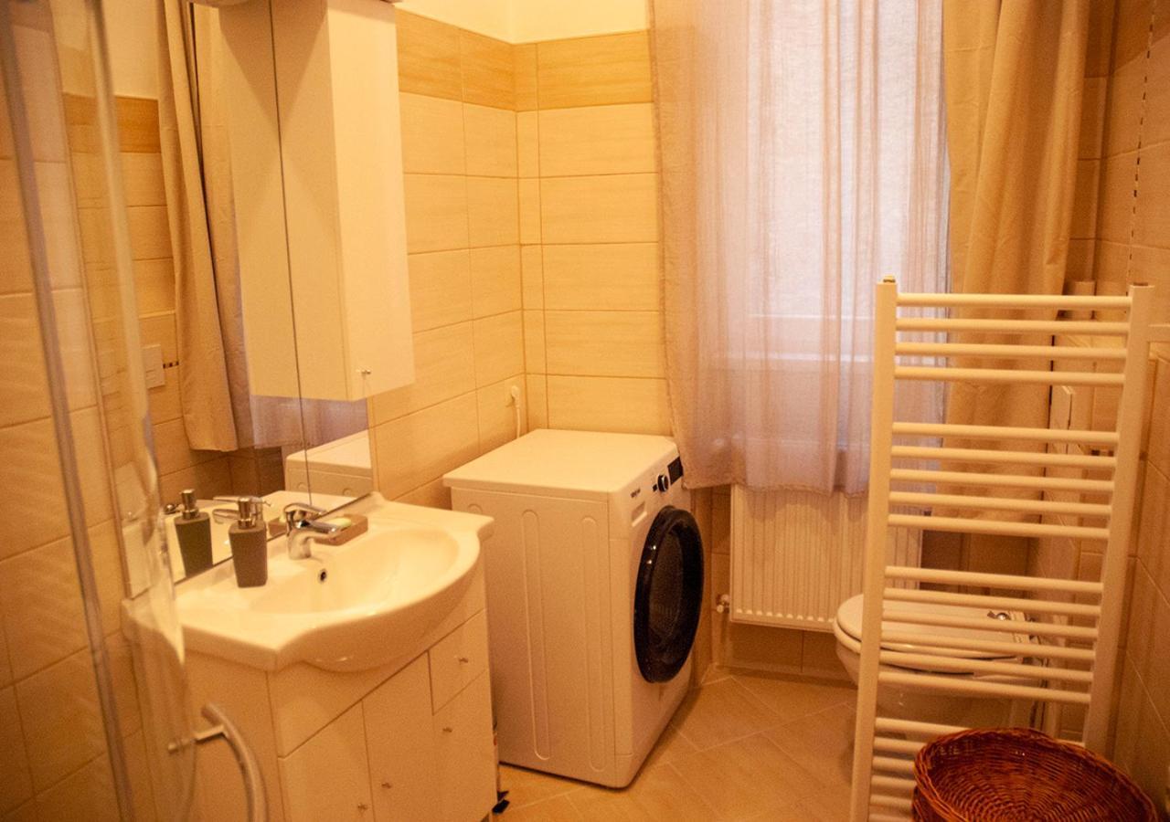 Western Apartman Boedapest Buitenkant foto