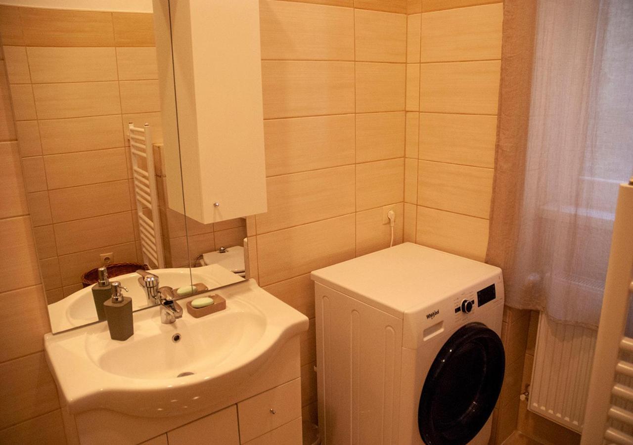 Western Apartman Boedapest Buitenkant foto